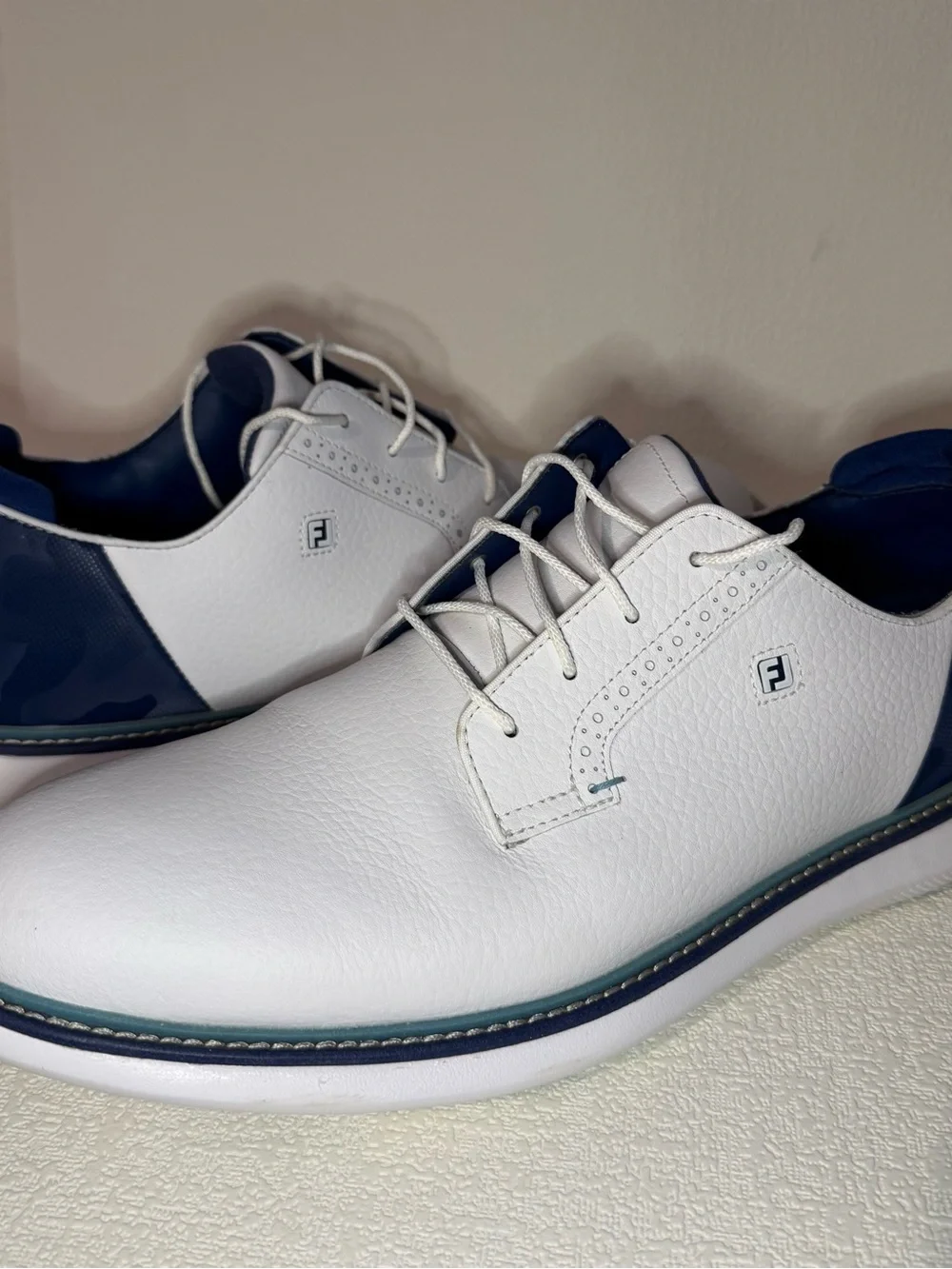 FootJoy Men’s Golf Shoes Size 13 White Navy Spikeless Casual 57977